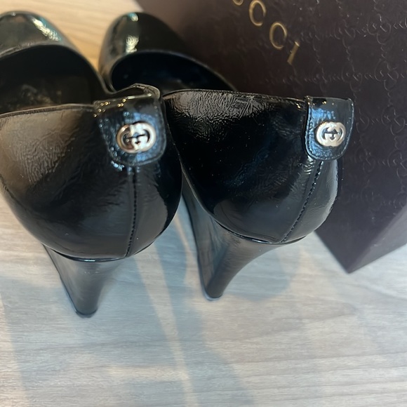 Gucci Black Patent Leather Wedge Round Toe Pumps Size 40 - Picture 4 of 11
